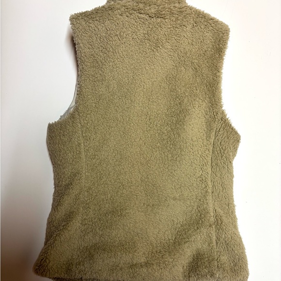 Patagonia Women's Tan Fleece Vest - Picture 4 of 5